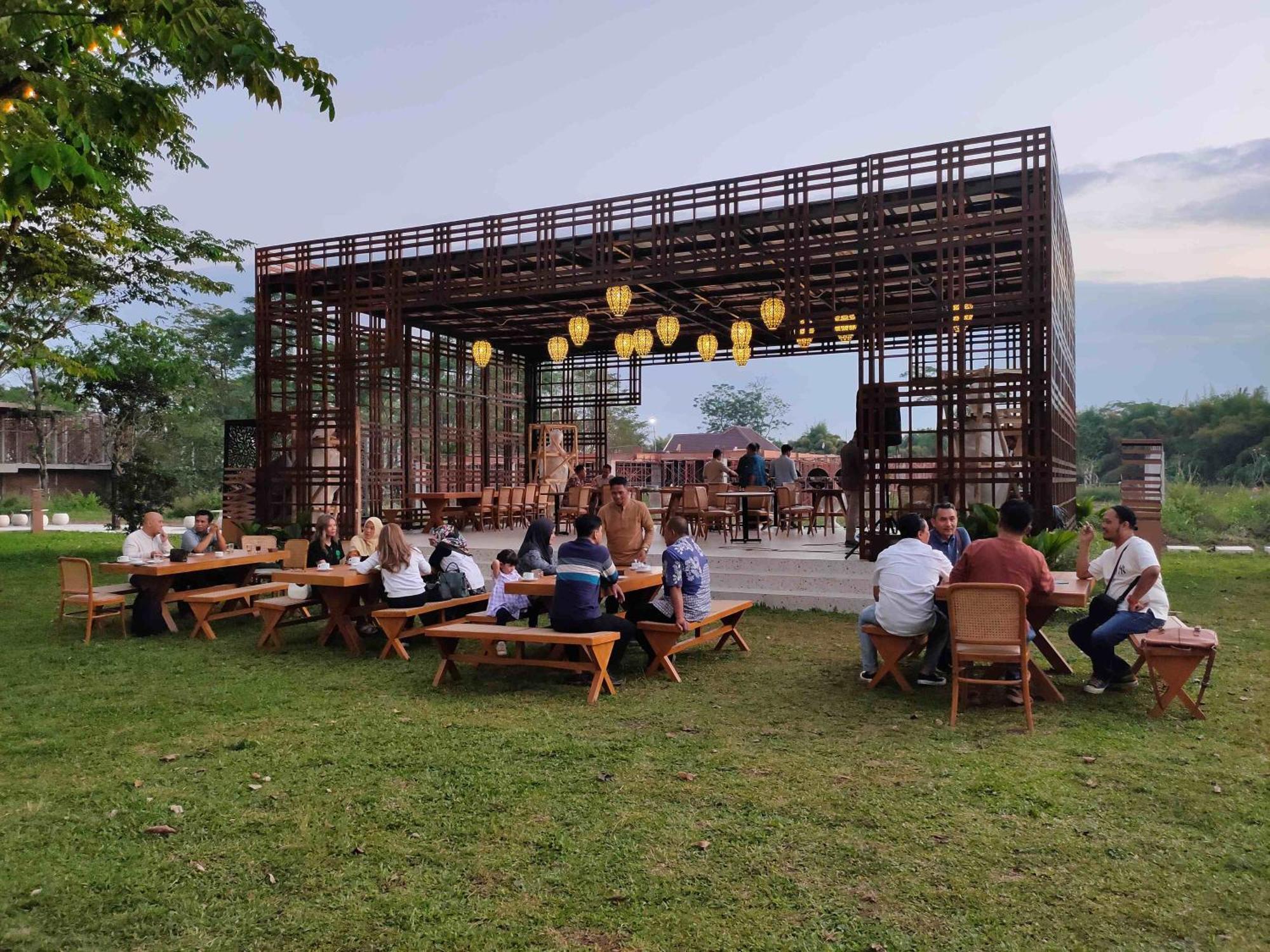Ramada By Wyndham Yogyakarta Hotel Sleman  Exterior photo