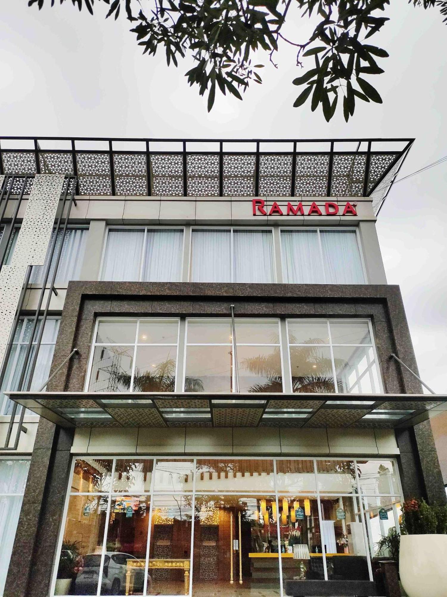 Ramada By Wyndham Yogyakarta Hotel Sleman  Exterior photo